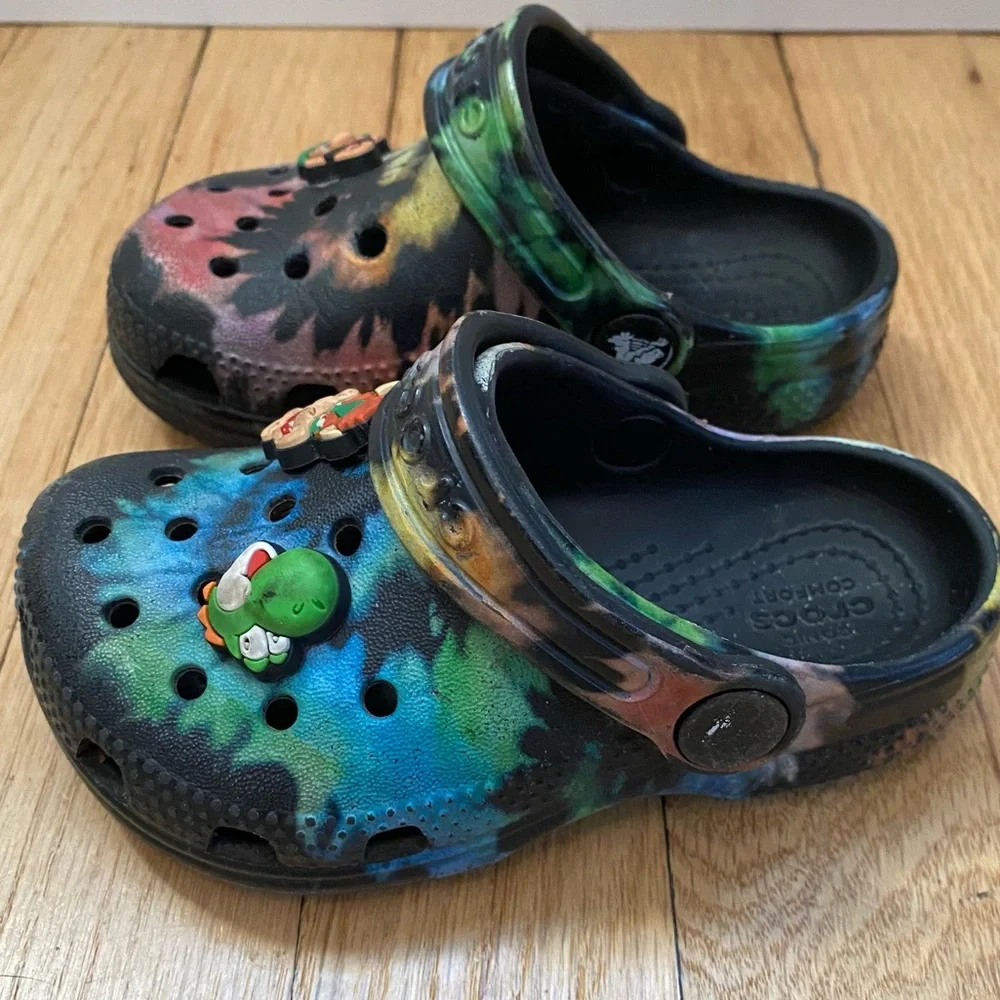 Crocs Clogs Kids Sz 7 Tie Dye Unisex Sandals Mario Jibbits Slip On Colorful Fun